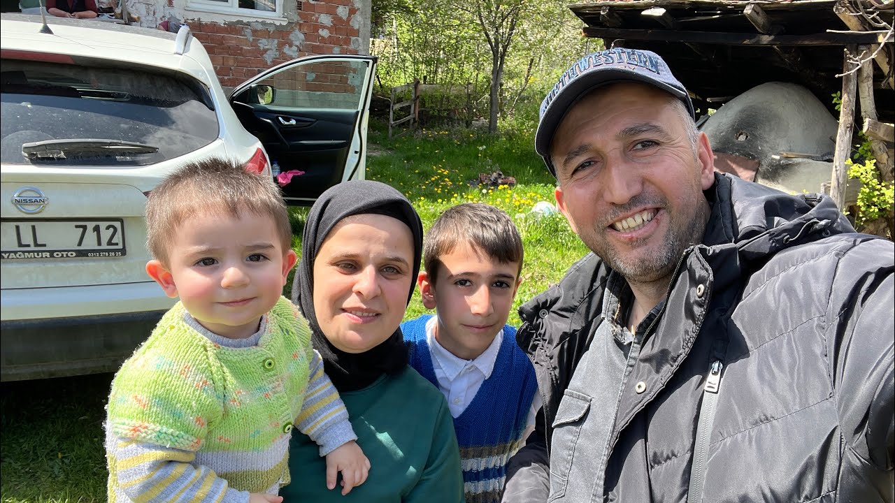 Emmi oğlu İsmail’in evine misafir oluyoruz öğlen yemeği köy işleri