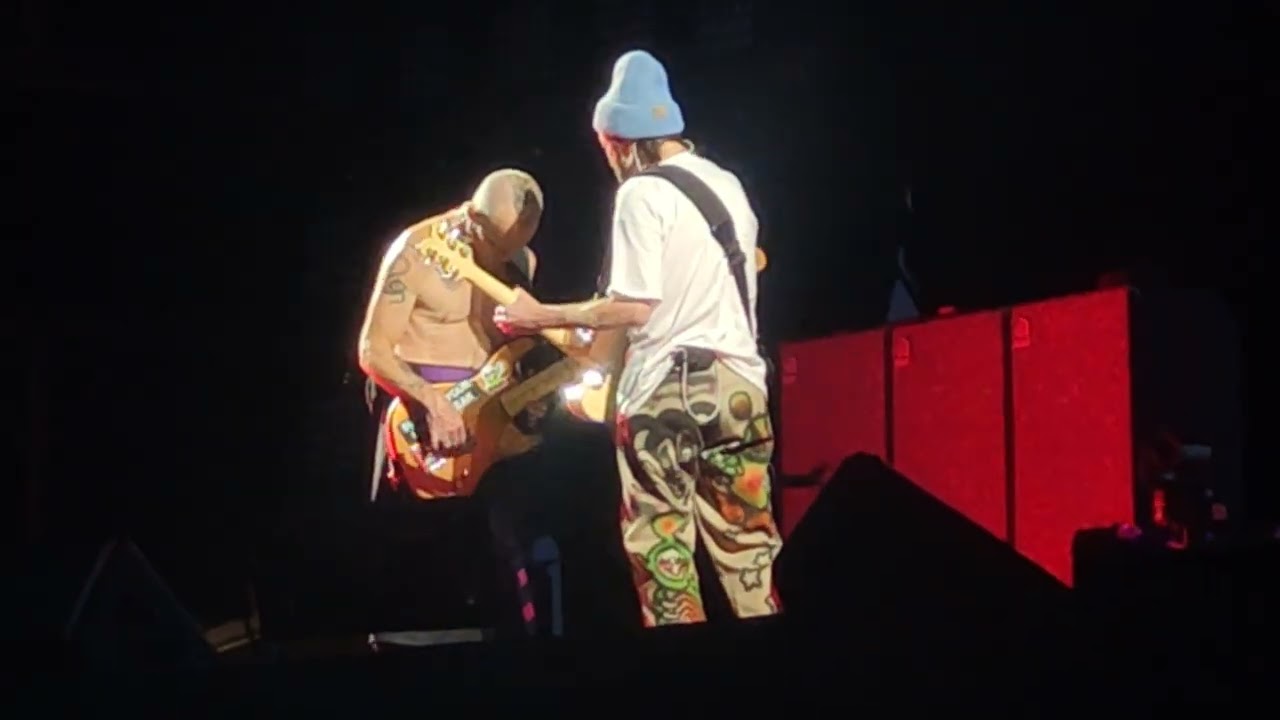 Red Hot Chili Peppers - Californication intro jam (Live @ Mannheim 26/6/2023)