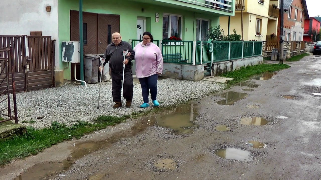 Rómovia zo Spišského Štvrtka sú nahnevaní na starostu. Dôvodom je neopravená cesta.