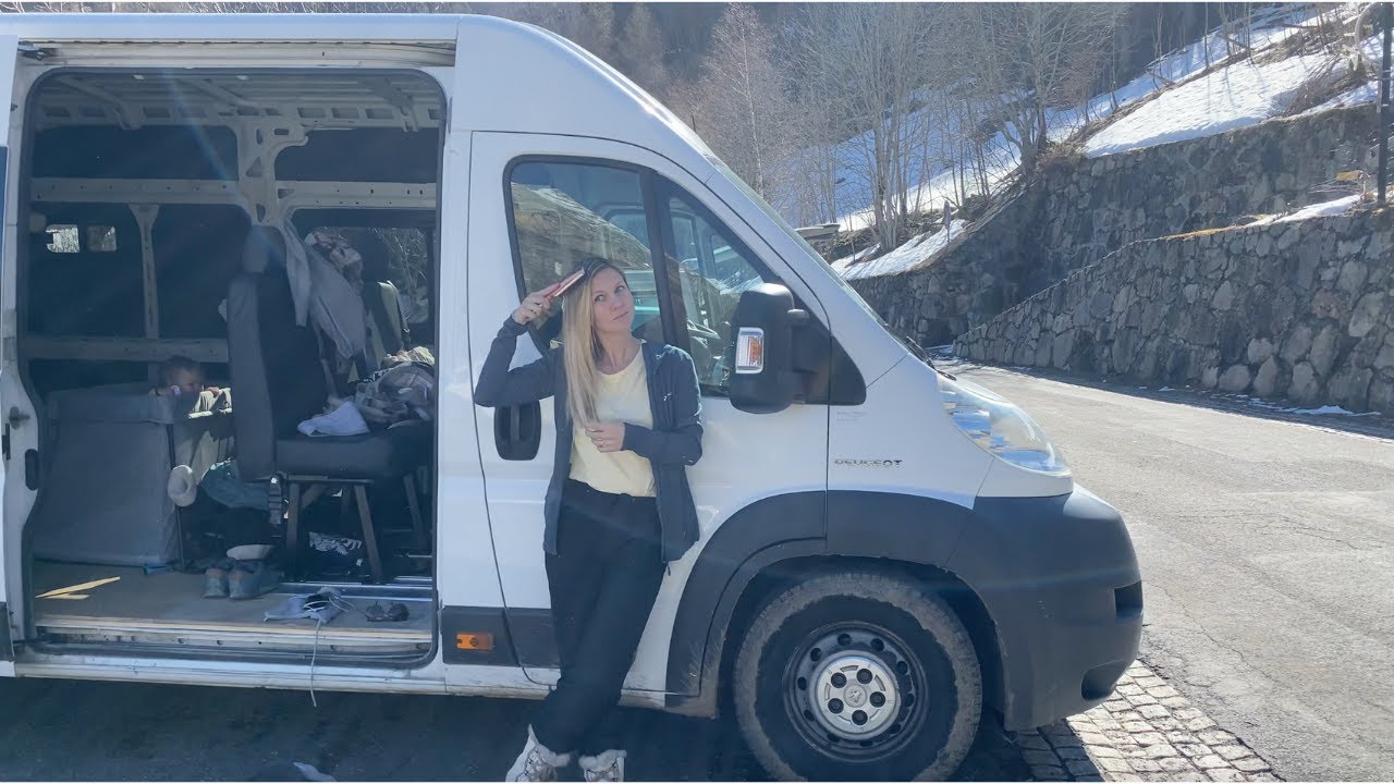 PREMIÈRE NUIT EN CAMPING SAUVAGE en fourgon à moitié aménagé. En couple avec un bébé
