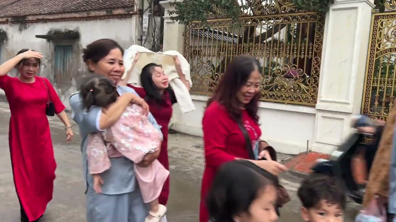 Con cháu dòng họ Vũ Xuân thôn Thanh Trai về dâng hương bái tổ Xuân 2026