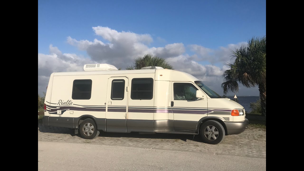 1999 Winnebago Rialta 22FD video tour