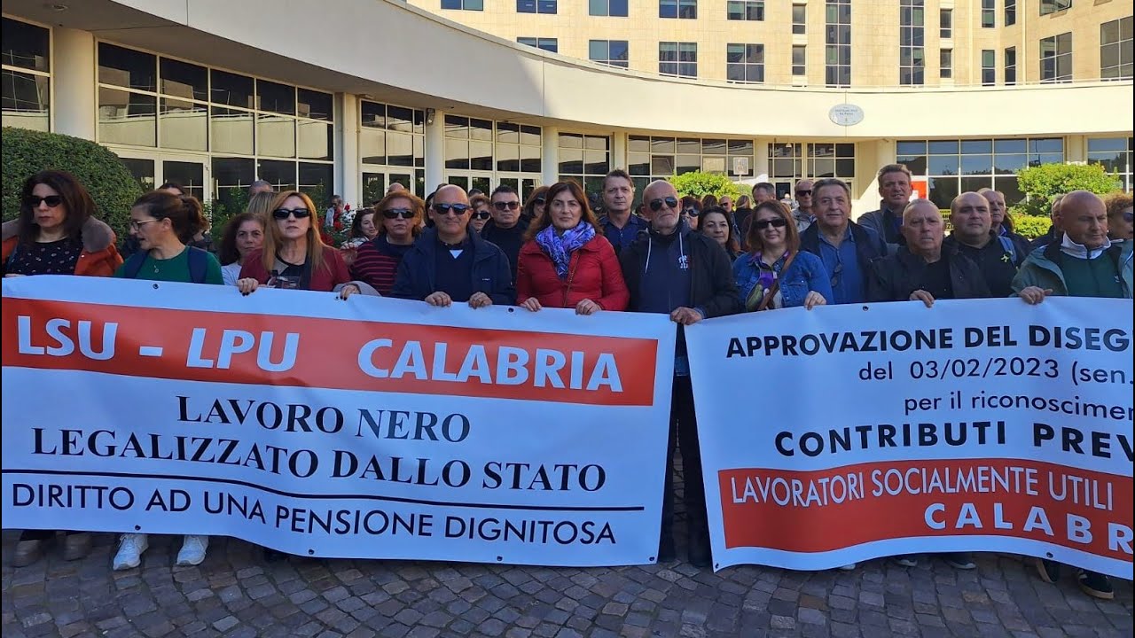 Catanzaro - Cittadella Regionale, flash mob coordinamento ex LsU/LpU Calabria.