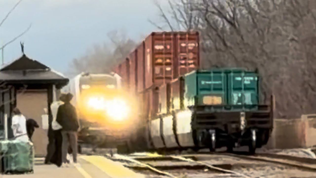 Amtrak Wolverine 355 Meets CN L507 with a Ex Citi Rail Unit Leading!  