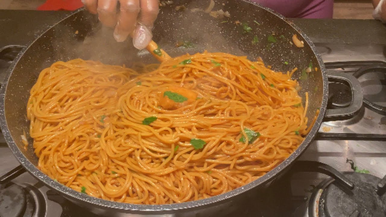 Heerlijke Surinaamse bami-lipgloss bami