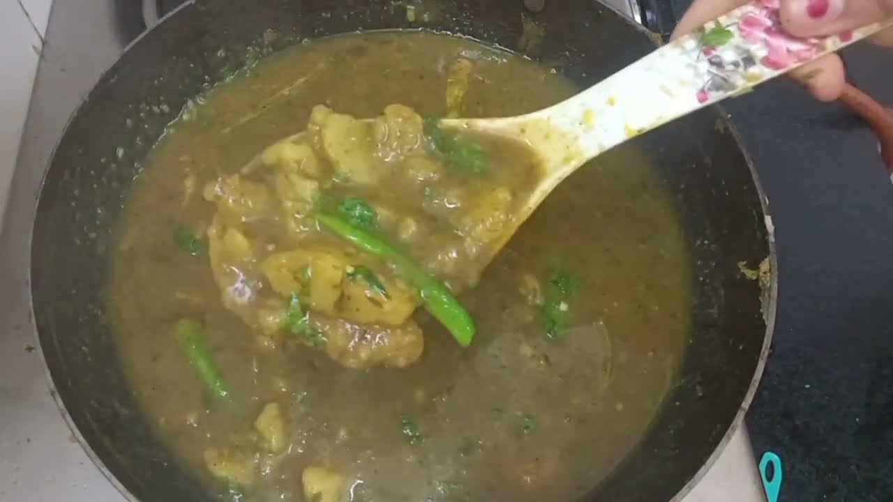बिल्कुल हलवाई जैसी बेडमी पूरी और आलू की सब्जी।agra famous breakfast #masterchefrenu #youtubevideo