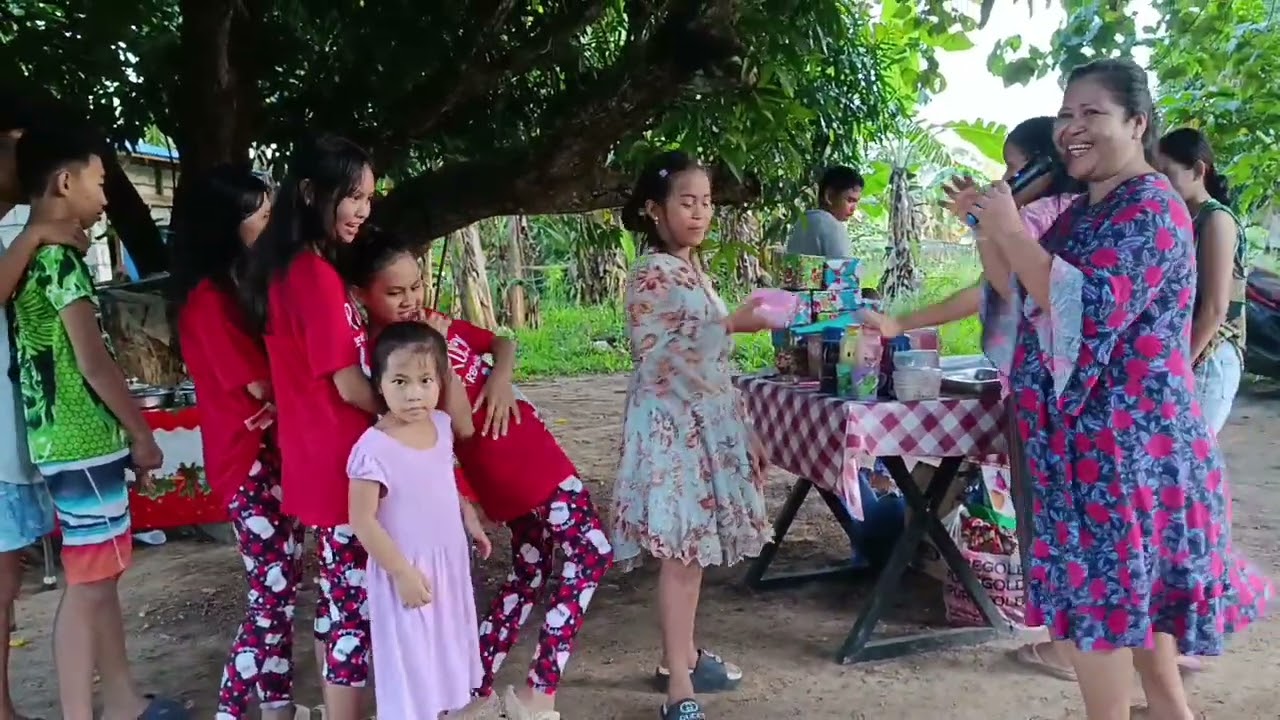 NAG ENJOY ANG MGA KIDS SA PA CHRISTMAS PARTY NI MAAM T 