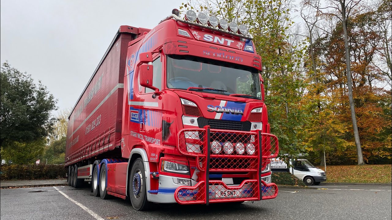 Scania S650 SNT @ Beaconsfield Services M40