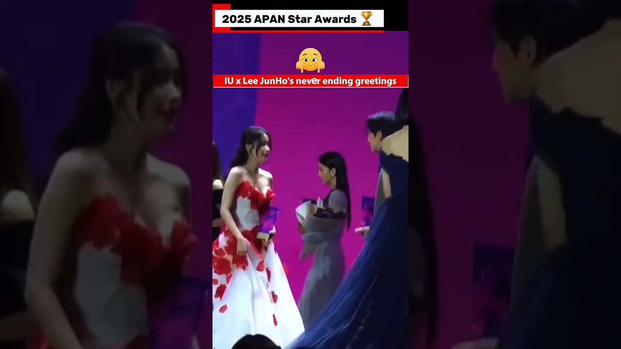 😆🤭LOL! Cute! IU & Lee Jun-ho&rsquo;s Adorable Bowing Loop at 2025 APAN StarAwards.When 2 Humble Stars Meet