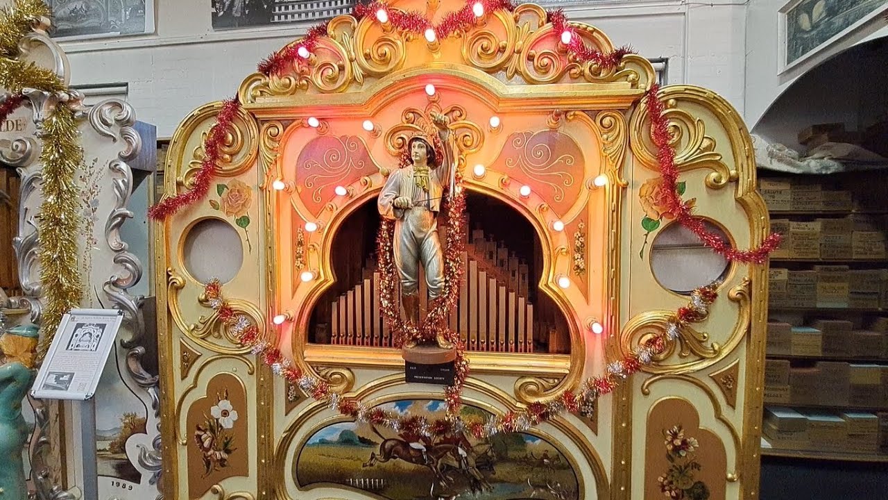 46 keyless Bruder fairground organ - Amersham, Dec. 2024