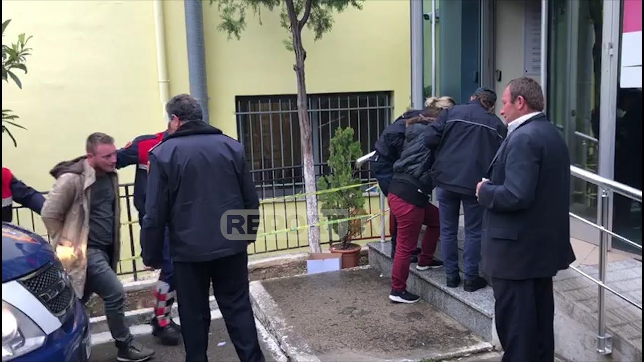 Report TV - Britma e lot te Gjykata e Lezhës, vijnë shtatzënë dhe vëllai, babai: Ç'më bëre o bir?!