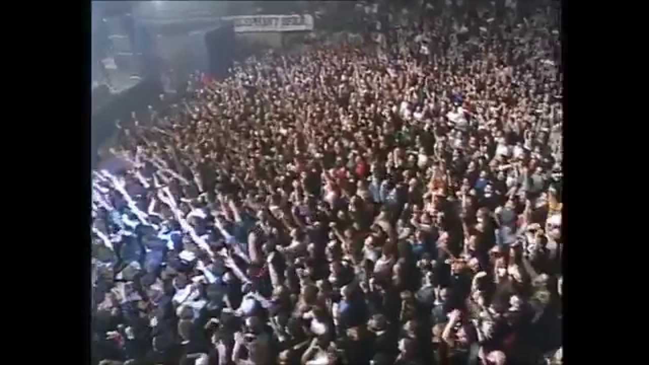Litfiba Cangaceiro live terremoto tour 1993-stage diving /tuffo sul pubblico