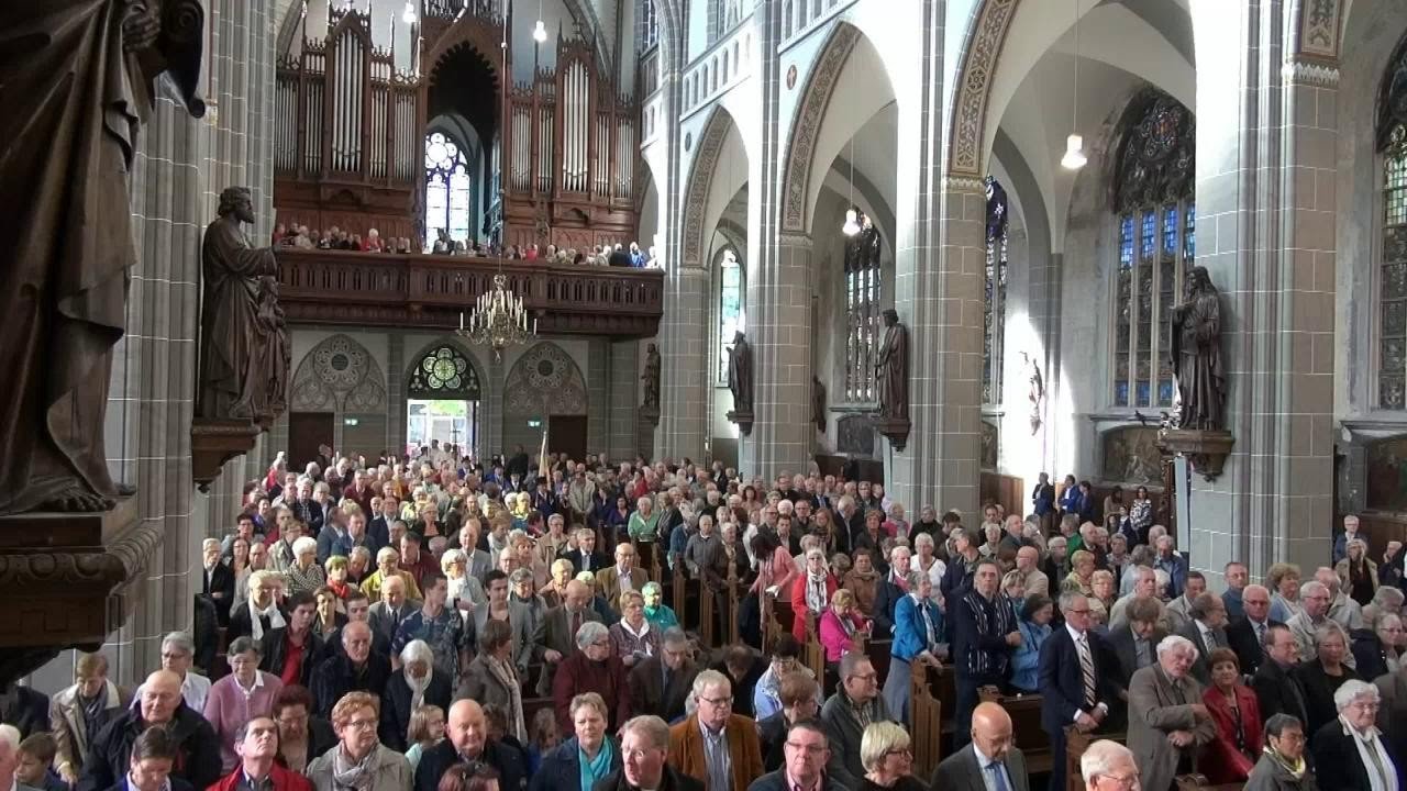 Pastoor in zevende hemel om kerk
