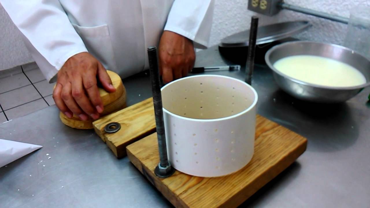 Prensado de Queso Cotija