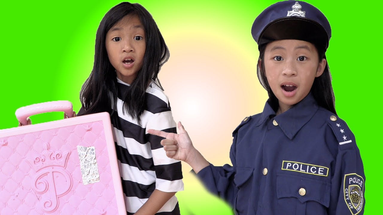 Pretend Play Police Find Mystery Treasure Chest