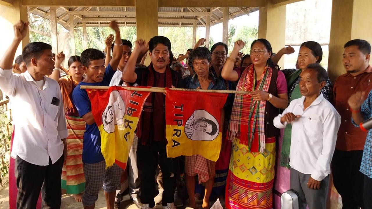 4 Voters from 2 family join Tipra Motha party withim 11-Maharanipur constituency