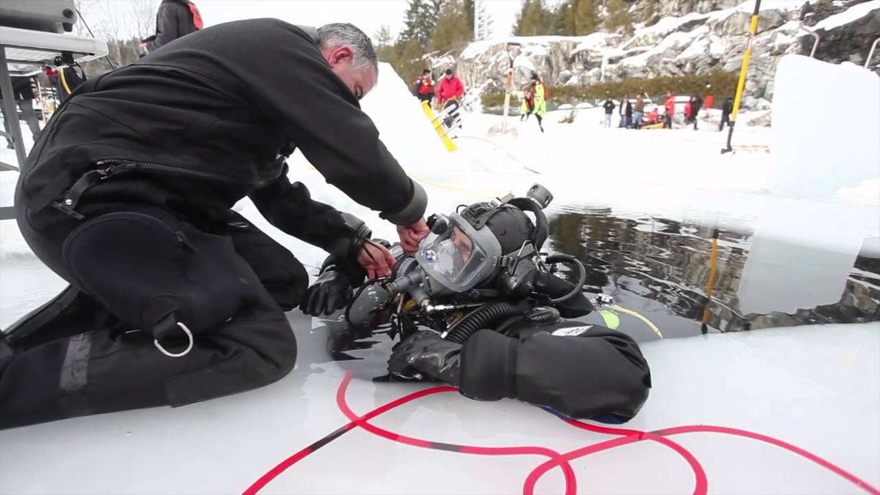 Ottawa police dive team practice skills