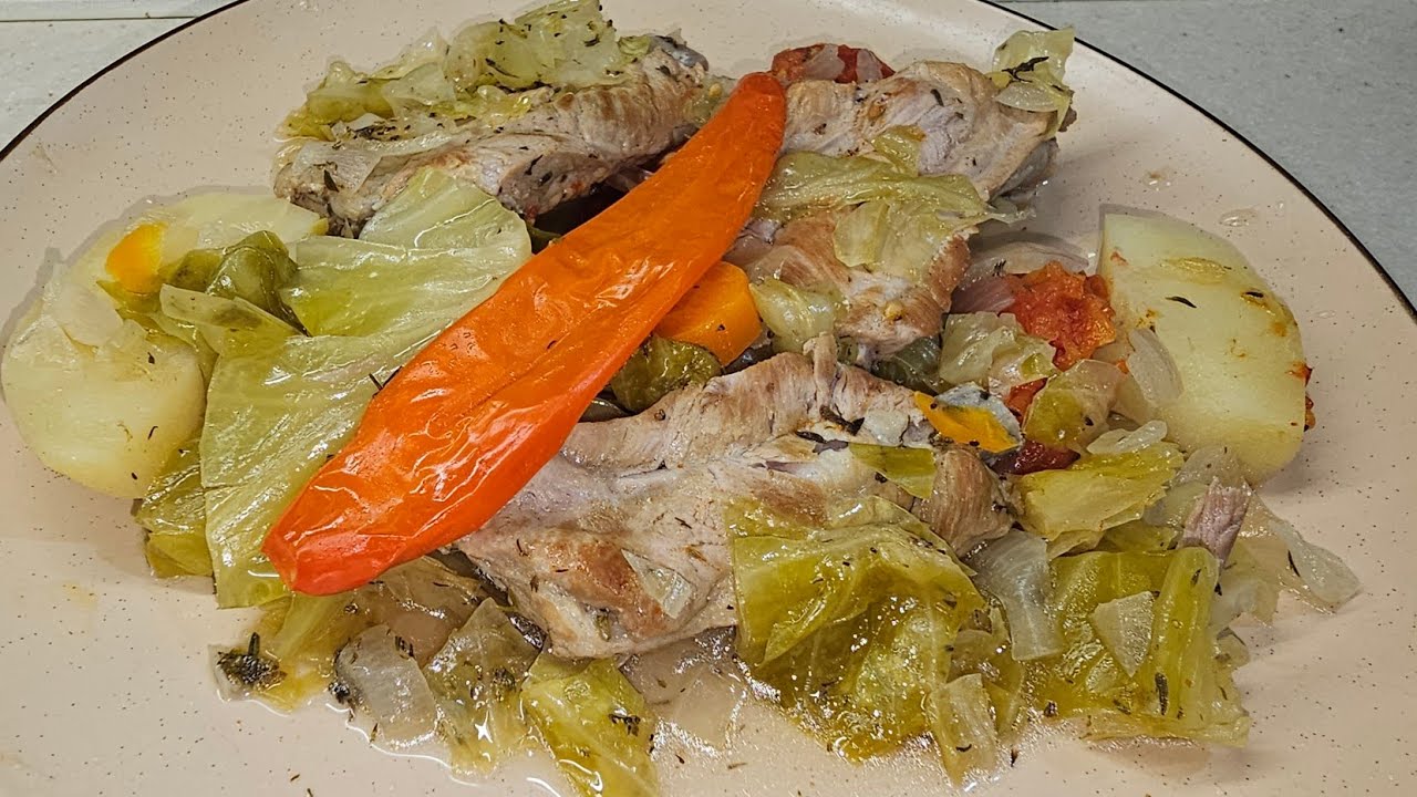 Borș scazut cu varza murata și coaste de porc. Reteta din Republica Moldova.