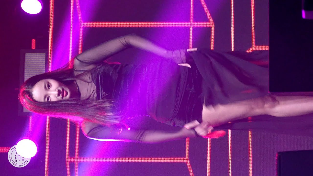 181222 MOMOLAND 연우 Something 4K 직캠