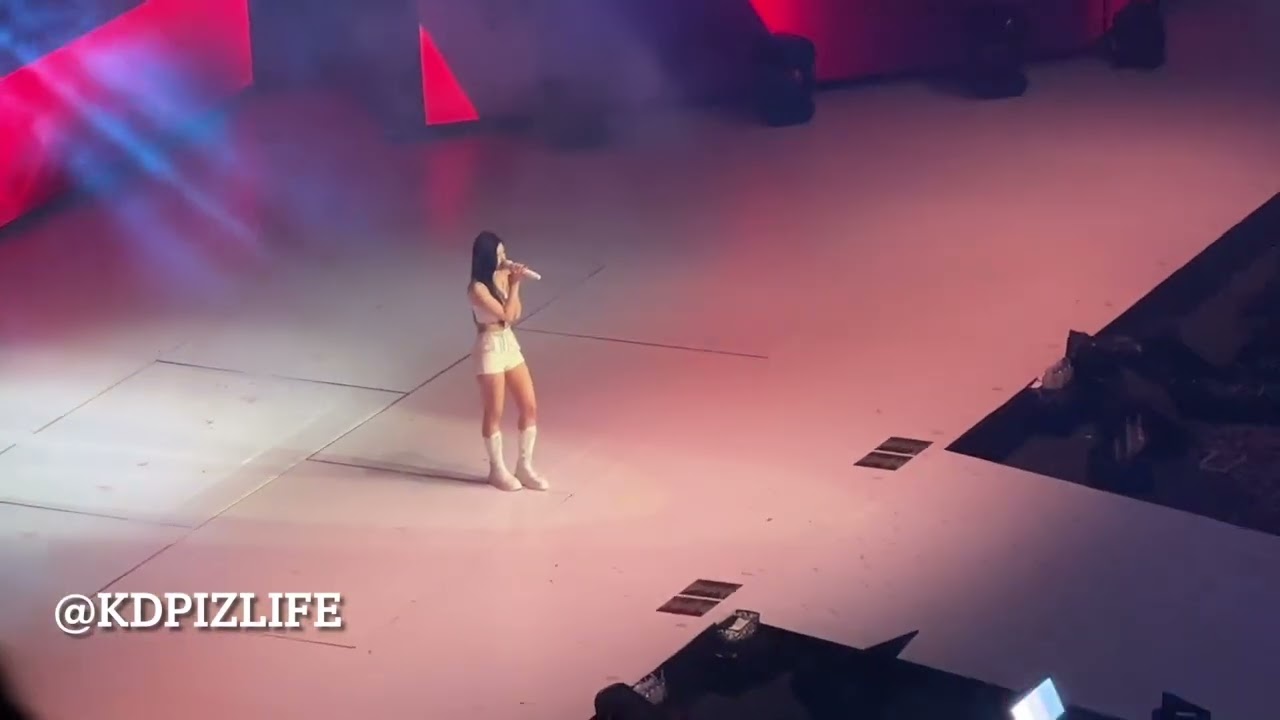 (FANCAM) ITZY CHECKMATE MANILA 011423 - D1 - LIA - RED (Taylor Swift)