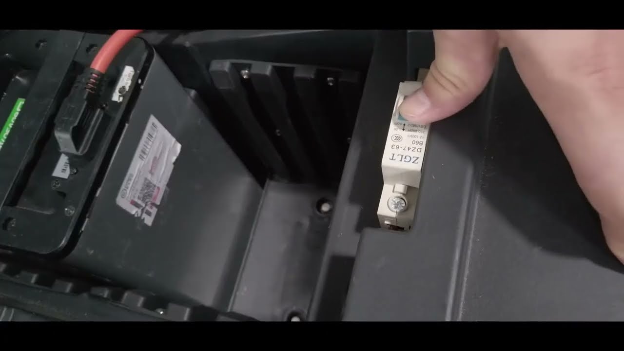 How to operate the electric scooter DAZZ model?