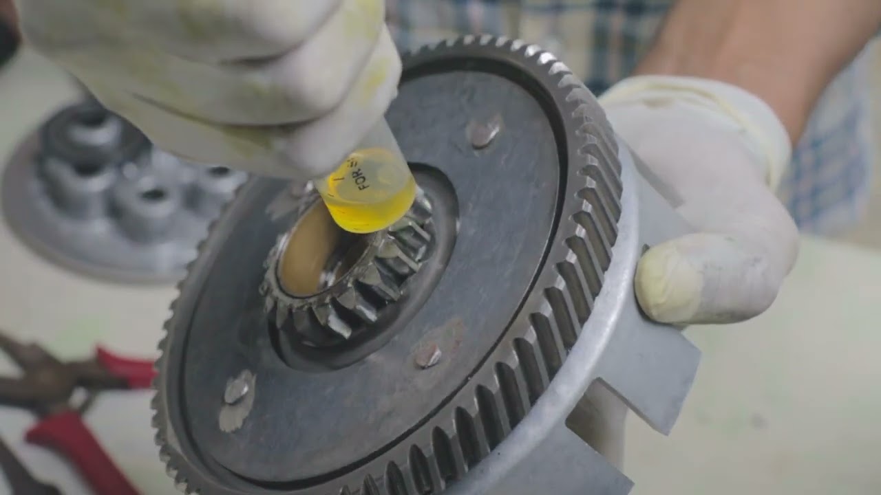 Yamaha RD 350 Engine restoration part 4 ( Rd 350 clutch detailed video)