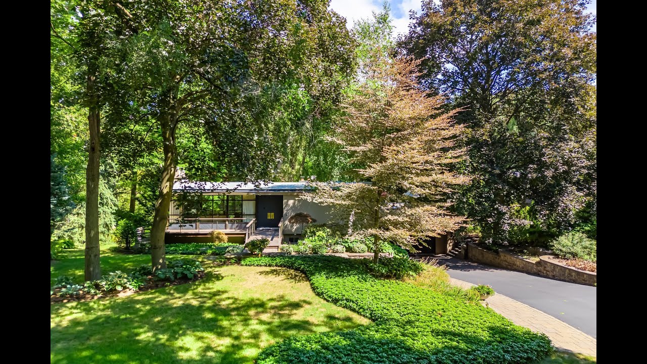 251 Dickson Park Crescent, Mississauga Home - Real Estate Properties