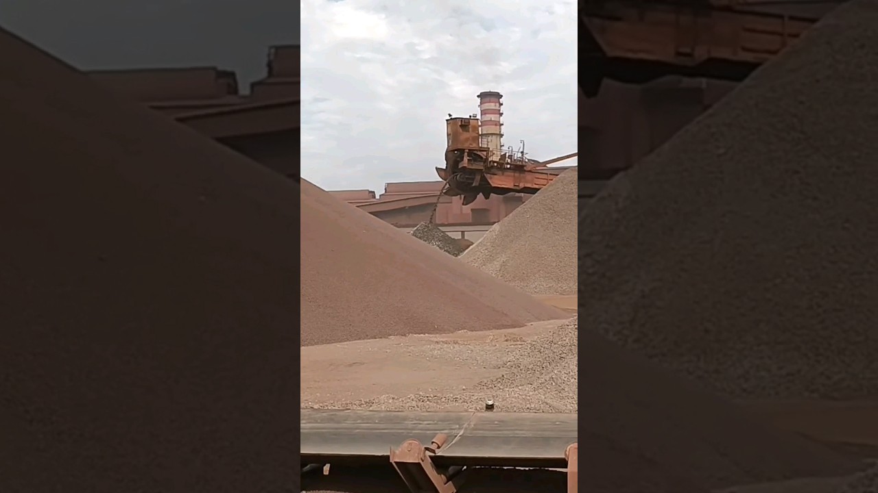 😯 #big  #stonecrusherplant #tatahitachi #excavator #working #stones #loading in #tractor