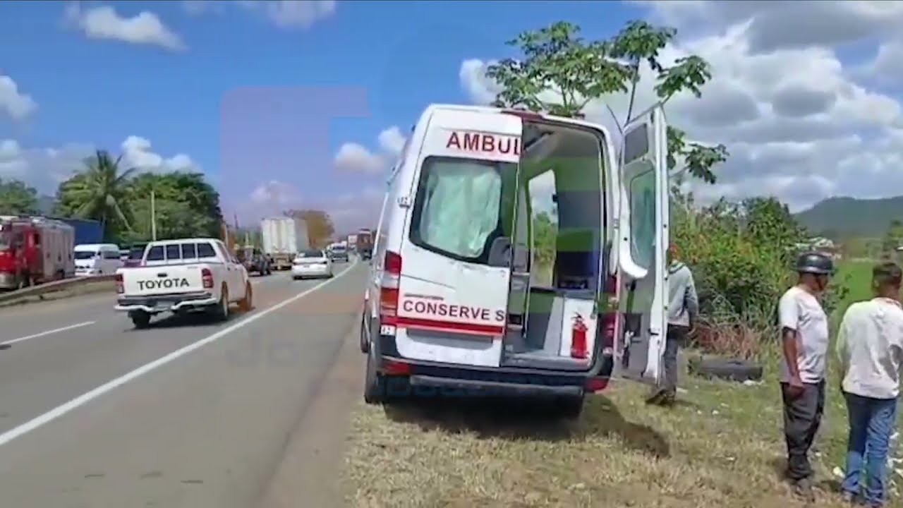 #SeSalvaronEnTablita - Se volcó camión en el tramo Piedra Blanca - Bonao, autopista Duarte