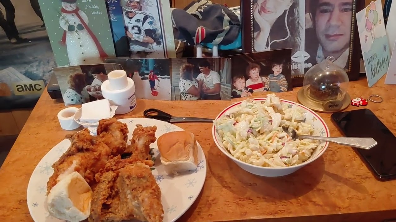 Yummy delicious chicken bread Noodle coleslaw salad last night's dinner emie ❤️🇵🇭🩷❤️🇵🇭🩷