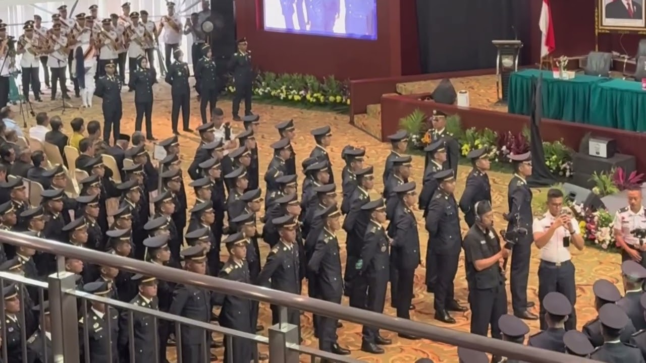 Detik-detik wisuda STMKG 2025