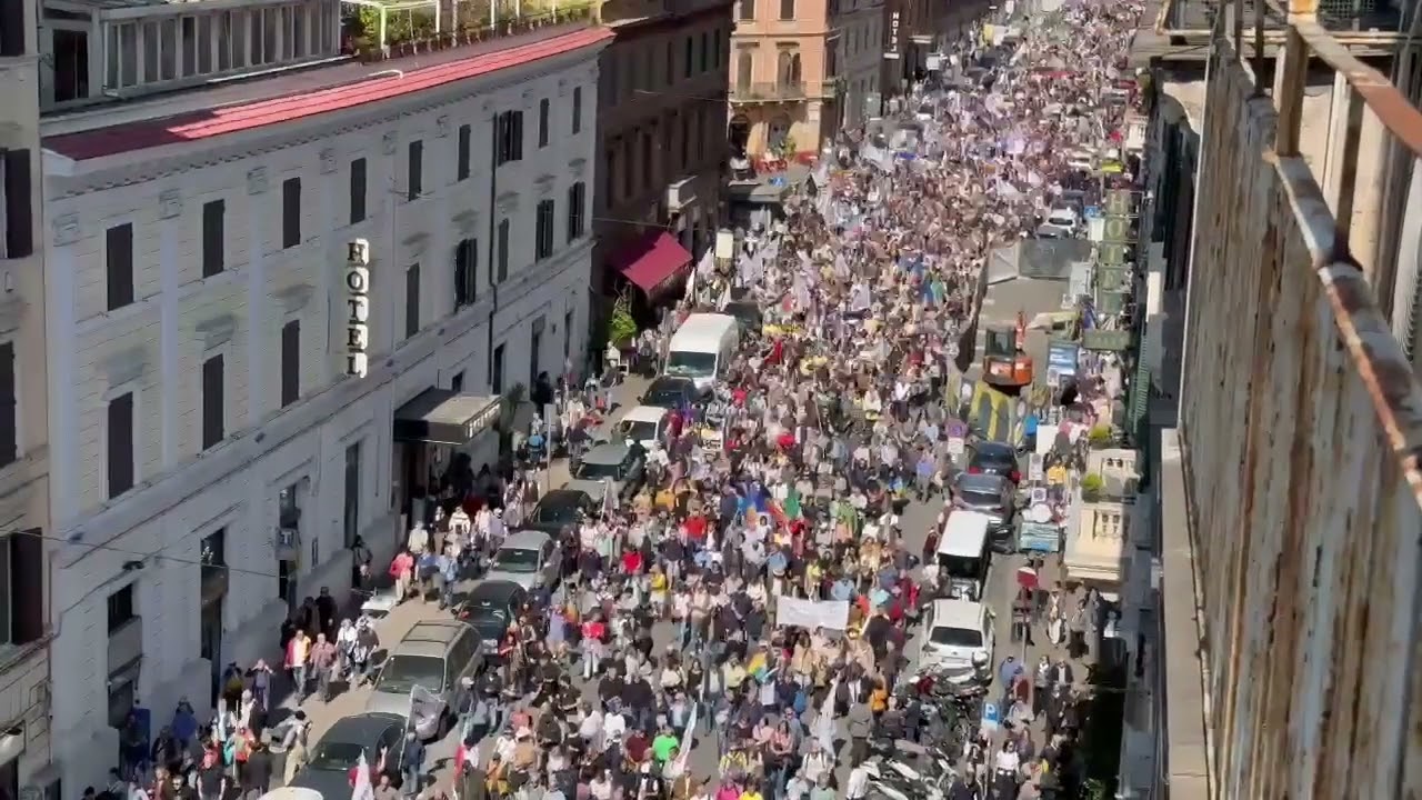 NO AL RIARMO. IL CORTEO A ROMA