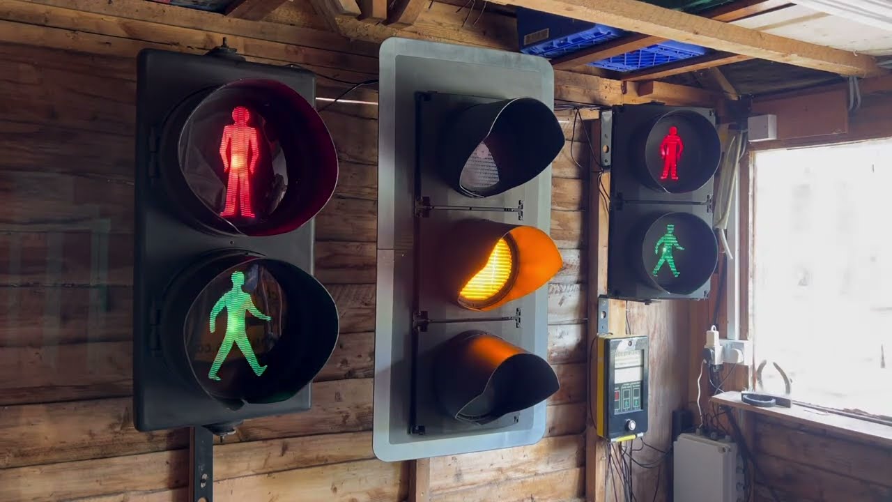 (Tweaked Timings) Pelican Crossing Sequence on my Traffic Light & Pedestrian Signals