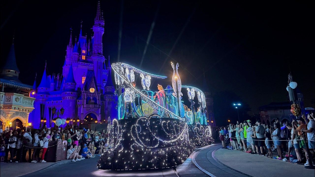 Disney: Starlight Dream the Night Away Parade (August 30th, 2025 at 11PM in The Hub) (4K)