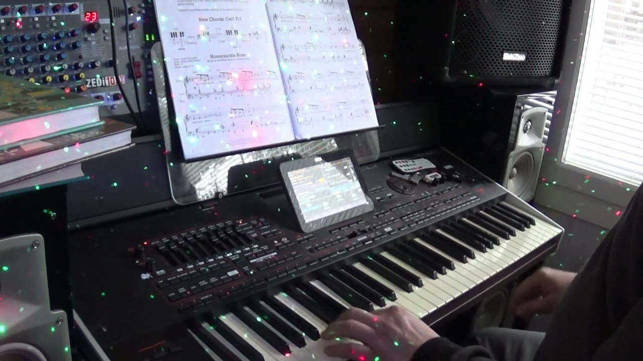 Korg Pa4x Pätkiä & oho eiku nuotit..