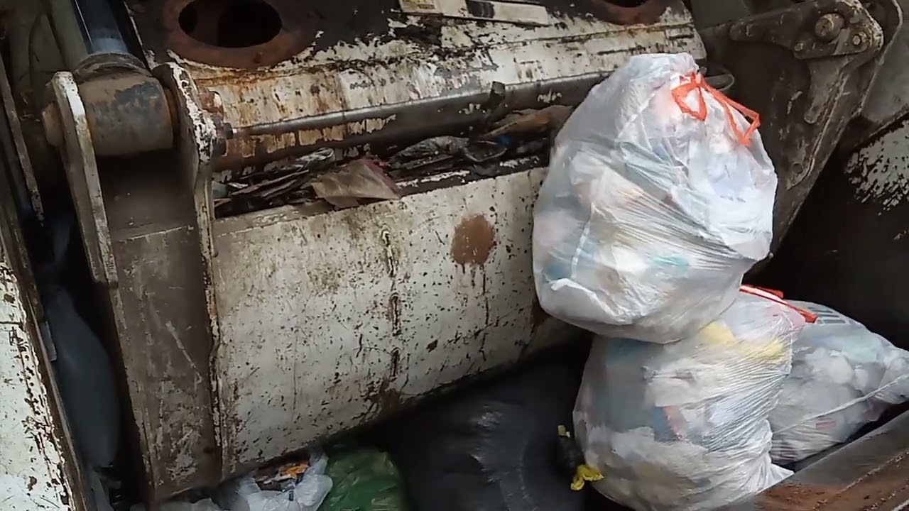 Hopper View Smash And Pop Goes The Trash Bags