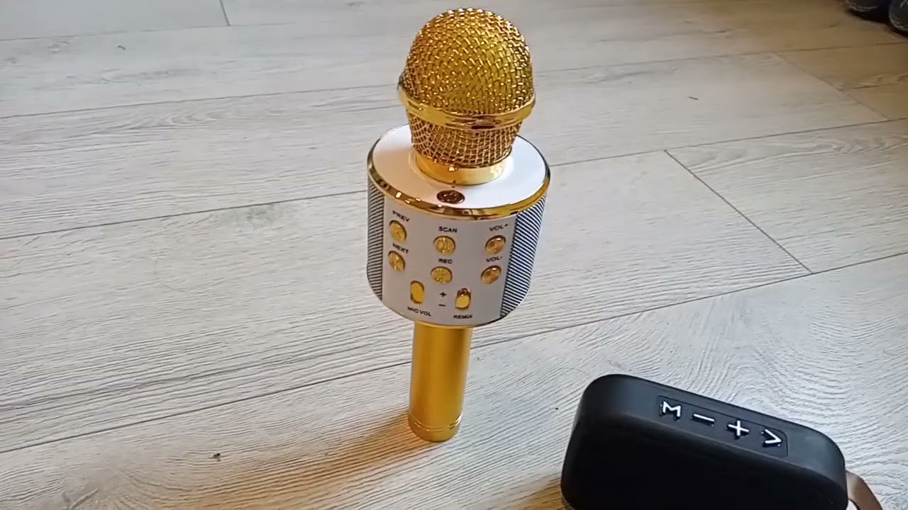 M858 microphone speaker unboxing.