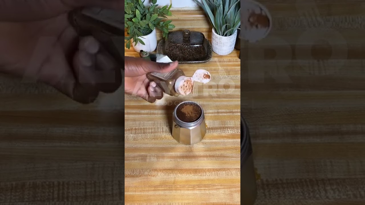 Mira c&oacute;mo se hace el caf&eacute; con leche ☕️☀ #shorts #recetas #caf&eacute;