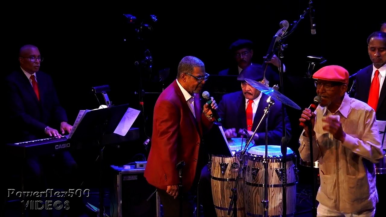 Justo Betancourt con La Orq de Jose Mangual, Jr. en Town Hall, NYC - Ella Esta En Otra Rumba