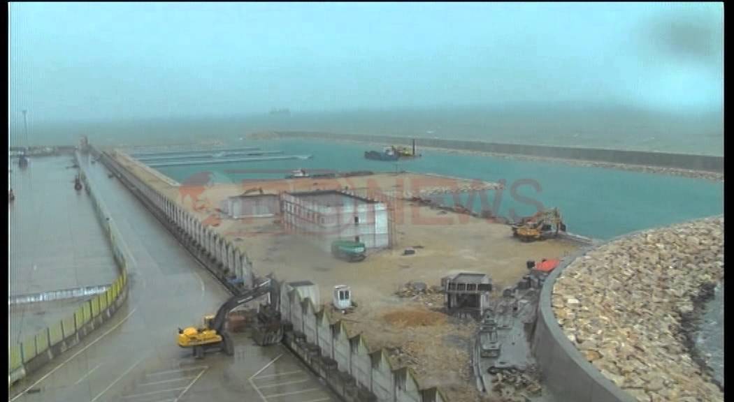 Durrës, probleme në port, dallgët me forcë 6 ballë- Ora News- Lajmi i fundit-
