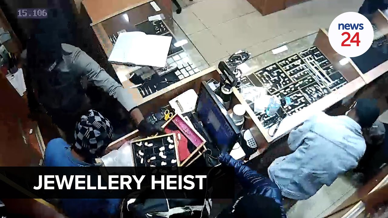 WATCH | Gang robs Lenasia jewellery store