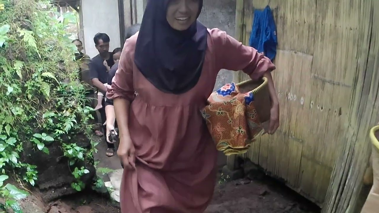 GUSARAN ADAT PERKAMPUNGAN KETIKA MAU KHITANAN