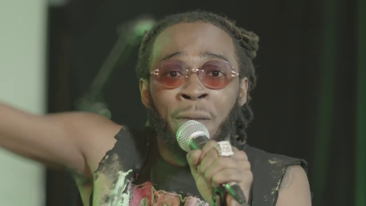 Skooly - Turned Into A Villan (Live)