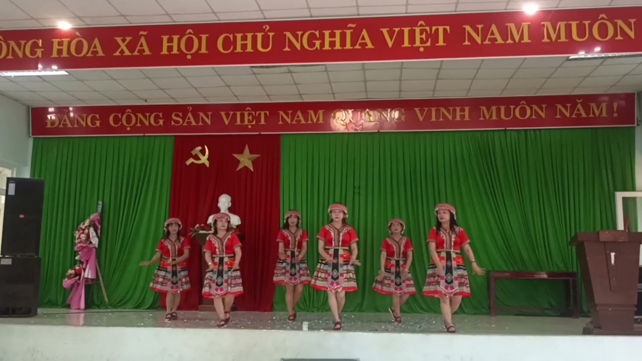 múa bản làng em