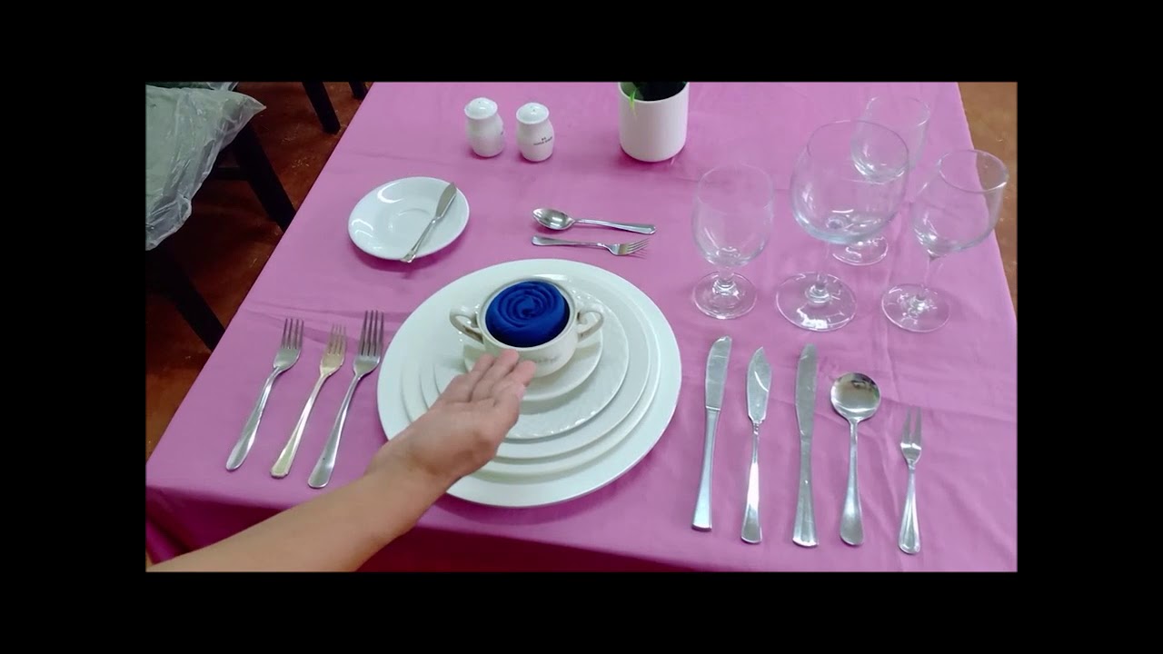 PRESENT RUSSIAN TABLE SETTING