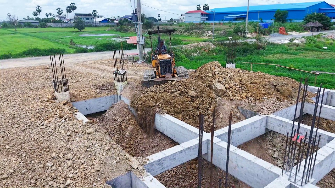Unstoppable SHANTUI Dozer  Powerful Landfill Work for Apartment Construction