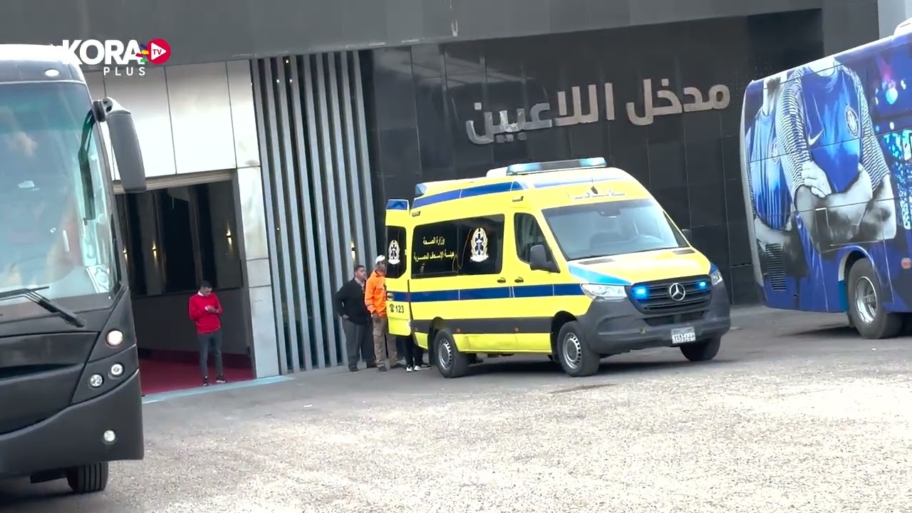 يحيي عطية الله يُغادر ستاد القاهرة في سيارة إسعاف بعد الإصابة أمام سموحة