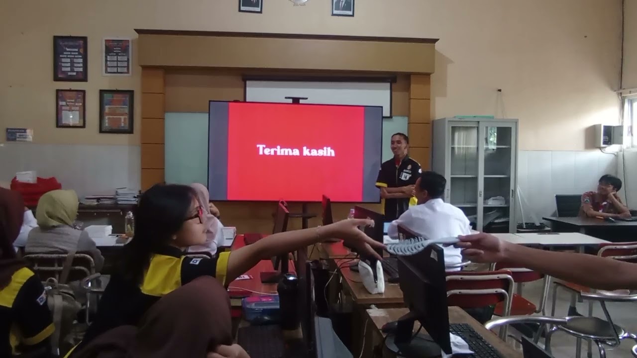 Dokumentasi Presentasi PJBL Branding 2026
