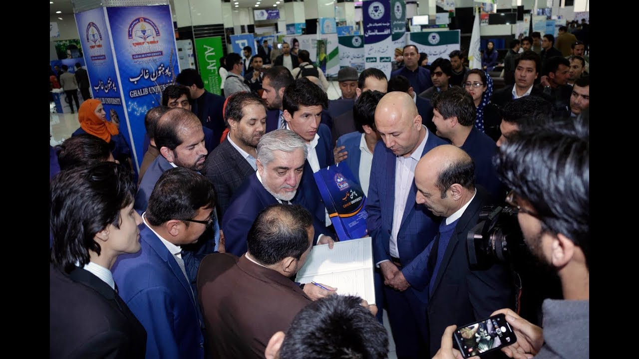 دکتور عبدالله عبدالله رئیس اجرائیه جمهوری اسلامی افغانستان از نمایشگاه تحصلی دیدن نمود