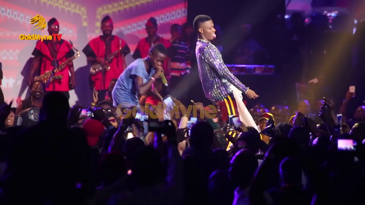 WIZKID SIGNS YOUNG RAPPER, AHMED TO STARBOY WITH 10 MILLION NAIRA AT WIZKID THE CONCERT